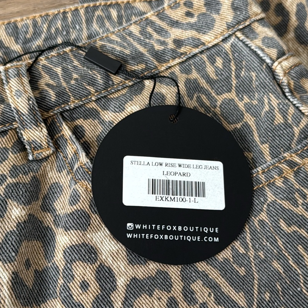 White Fox Stella Low Rise Wide Leg Jeans in Leopard - Picture 5 of 7